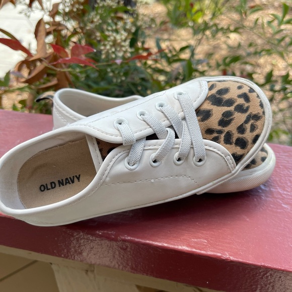 Old Navy toddler girl slip on sneakers size 10 - Picture 4 of 7